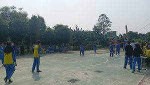 Siswa-siswi SMPN 25 Tangerang saat mengikuti kegiatan Class Meeting bidang olahraga, belum lama ini. Dhuyuf/bantenekspres.co.id.