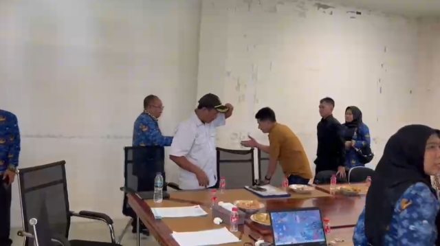 Sejumlah anggota Kopsyah Rabani mengadu dan diterima langsung oleh Kepala Dinkop UKM Banten, Agus Mintono di kantornya, Rabu 17 Juni 2026.