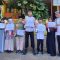 Siswa-siswi SDN Larangan Selatan 3 foto bersama Kepala Sekolah saat menerima penghargaan sertifikat dan duplikat juara FLS3N dan O2SN tingkat Korwil Larangan, Rabu 17 Juni 2026. SDN Larangan Selatan 3 for bantenekspres.co.id.