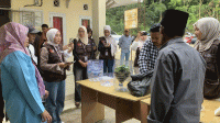 Mahasiswa Untirta Edukasi Warga Desa Telaga Warna Olah Sampah Organik Jadi Pupuk Cair Bernilai Ekonomi