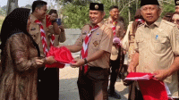 Semarak HUT ke-81 RI, Kecamatan Jambe Bagikan 50 Bendera Merah Putih kepada Warga Desa Ancol Pasir