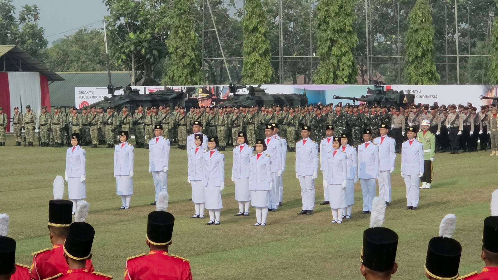 Suasana upacara 17 Agustus 2026 tingkat Kota Tangsel di Lapangan Batalyon Kaveleri 9 di kawasan Serpong Utara, Senin, 17 Agustus 2026. Tri Budi/Bantenekspres.co.id
