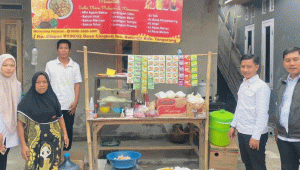 Pemdes Cangkudu Salurkan Bantuan UEP, Dorong Warga Kembangkan Usaha dan Mandiri Ekonomi