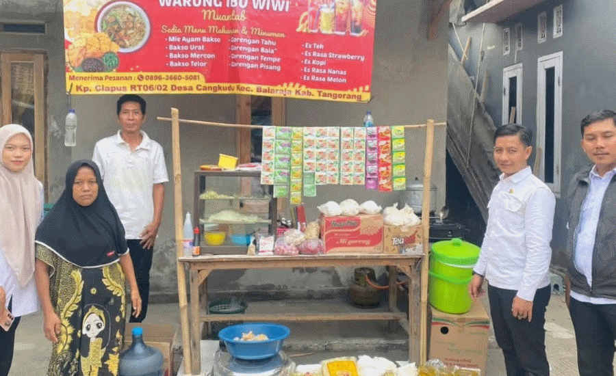 Pemdes Cangkudu Salurkan Bantuan UEP, Dorong Warga Kembangkan Usaha dan Mandiri Ekonomi