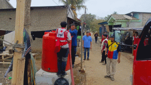 BPBD Kota Tangerang Salurkan 5.000 Liter Air Bersih ke Warga Kunciran Jaya