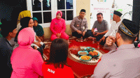 Keluarga Ojol Korban Kecelakaan Dapat Tali Asih Kapolres Tangsel Keluarga Ojol Korban Kecelakaan Dapat Tali Asih Kapolres Tangsel