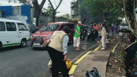 Kesal Penuh Sampah Liar, Warga Ciledug Sulap Trotoar Kumuh Jadi Bersih Kesal Penuh Sampah Liar, Warga Ciledug Sulap Trotoar Kumuh Jadi Bersih