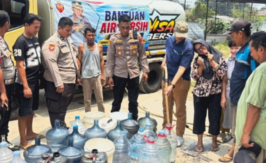 Polsek Mauk Salurkan Bantuan Air Bersih Kapolresta Tangerang untuk Warga Desa Mauk Barat